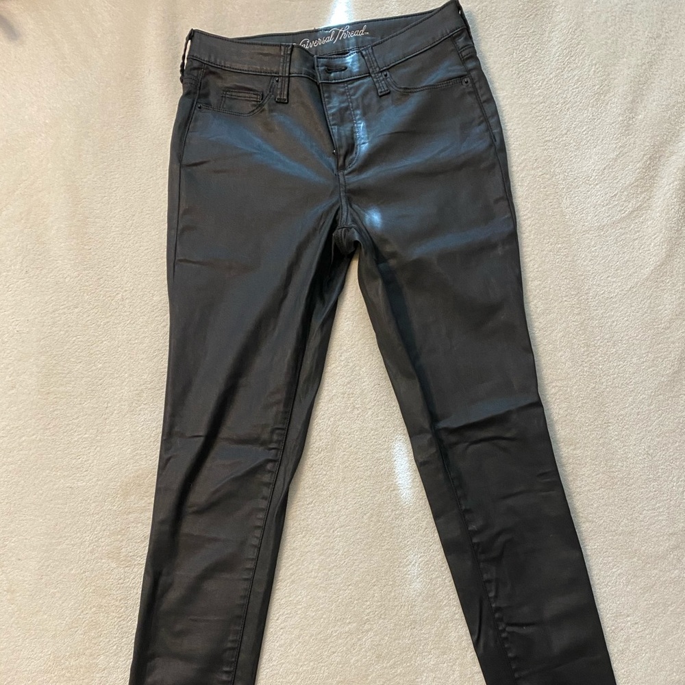 70% cotton/28%polyester/2% elastane Pants